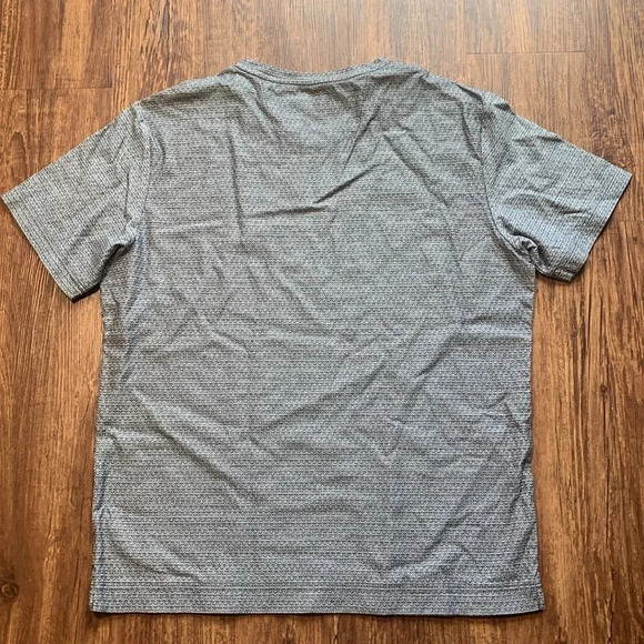Robert Graham Geometric Print Short Sleeve Crew Neck T-Shirt Men’s Medium - Picture 4 of 6
